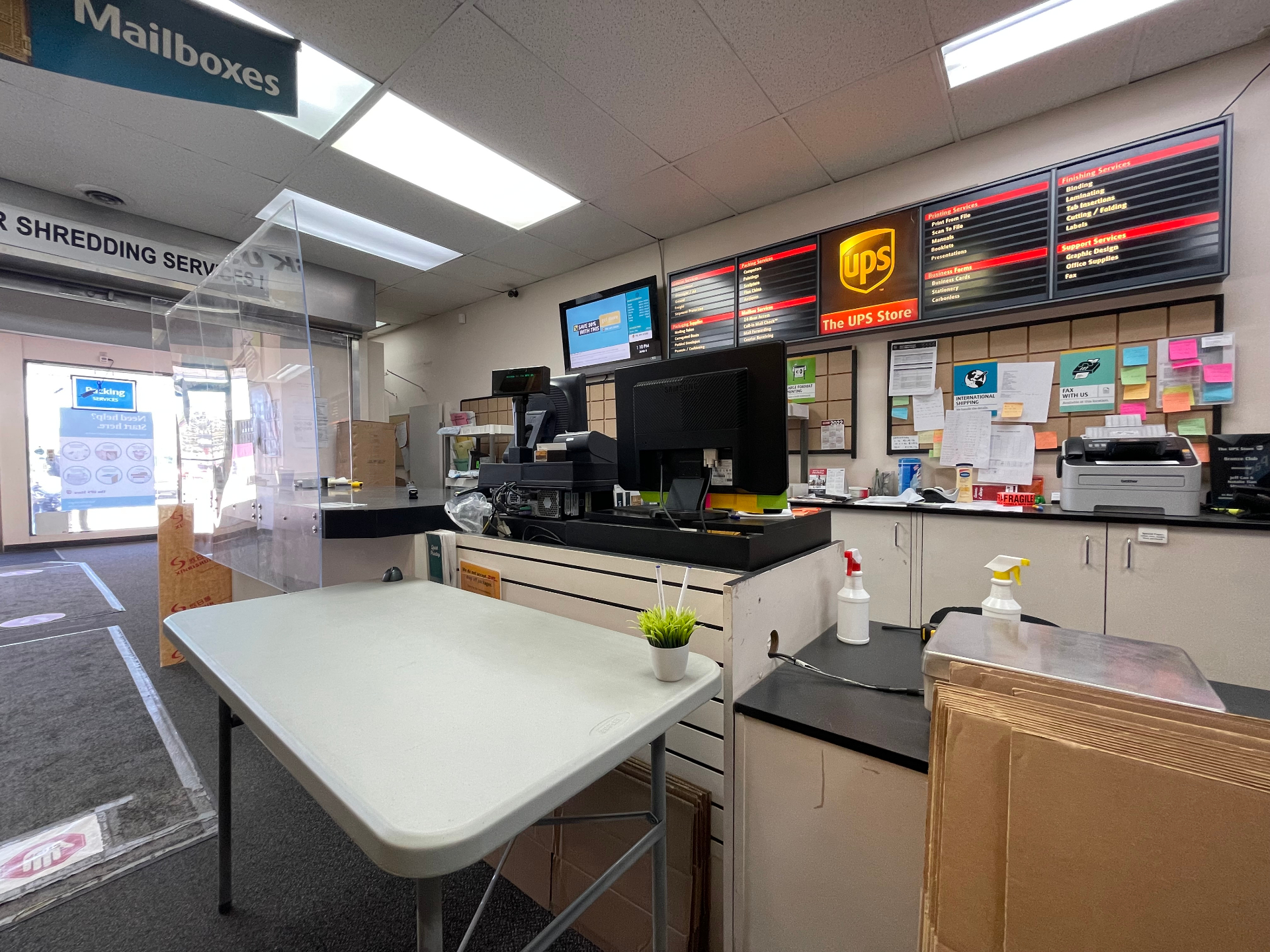 UPS 加盟店转让 · 萨斯卡通 8 街黄金地段——林与唐地产 - 14